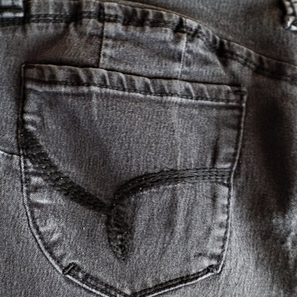 ROYALTY FOR ME-STRETCH JEAN SHORTS - Picture 6 of 10